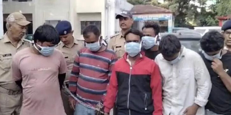 3 लाख के नकली नोटों के साथ गिरोह को पुलिस ने दबोचा