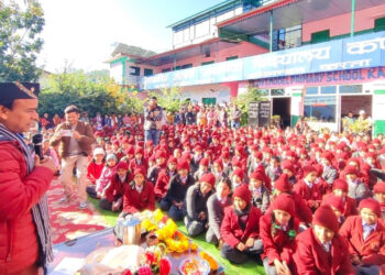 बुनियादी शिक्षा के लिये प्रेरणास्रोत है आदर्श विद्यालय कपकोट : डॉ. धन सिंह रावत