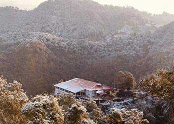 उत्तराखंड में हुई सीजन की पहली बर्फबारी