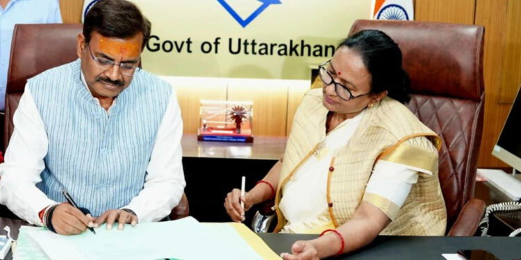 नवनियुक्त मुख्य सचिव आनंद बर्द्धन ने पदभार ग्रहण किया