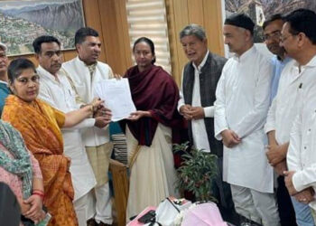 मकतबों को सील करना अनुचित : हरीश रावत