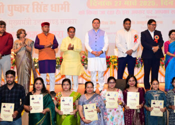 1232 नर्सिंग अधिकारियों को मुख्यमंत्री ने प्रदान किये नियुक्ति पत्र