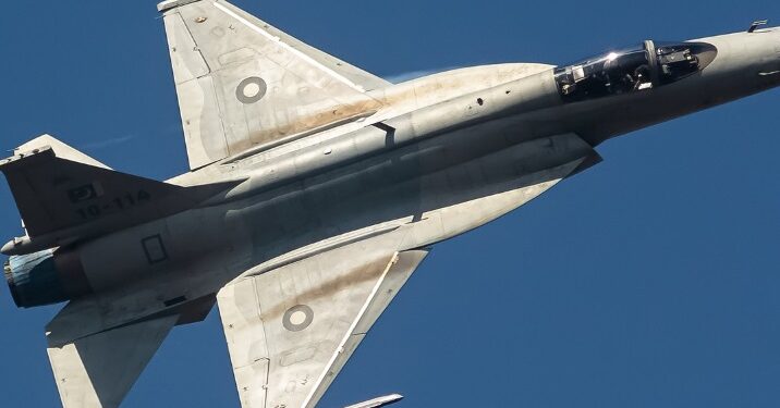 सोशल मीडिया पर JF-17 की तस्वीर डालकर पाक बना रहा माहौल!