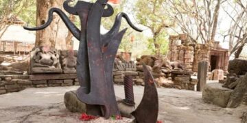 कहां है वो मंदिर जहां आज भी गड़ा है भगवान परशुराम का फरसा?