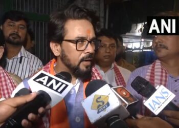 अनुराग ठाकुर की दो टूक- दंगाइयों की दीदी बनकर रह गईं हैं ममता बनर्जी