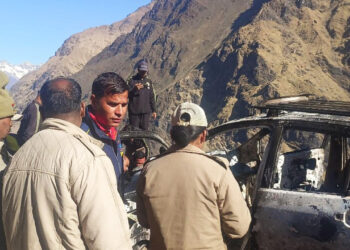 जली हुई कार के अंदर महिला का कंकाल मिलने से हड़कंप