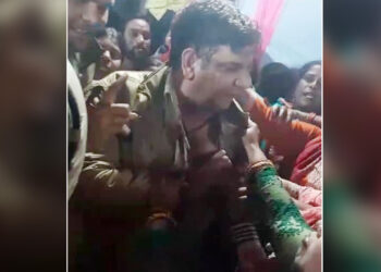 डीजे बंद कराने को लेकर बवाल, एक पुलिसकर्मी का सिर फोड़ा, दुसरे की वर्दी फाड़ी