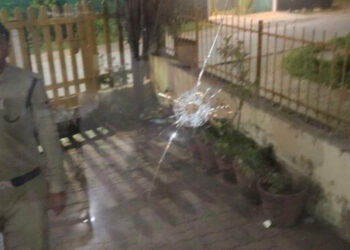 प्रॉपर्टी डीलर के कार्यालय के बाहर फायरिंग