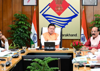 वनों के संरक्षण व वन सम्पदाओं से राजस्व वृद्धि के लिए हों प्रभावी प्रयास : धामी