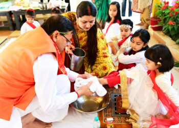 सीएम ने पत्नी संग किया राम नवमी पर कन्या पूजन