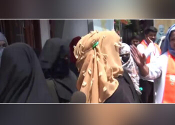 मुस्लिम महिला का भाजपा मुख्यालय में हंगामा