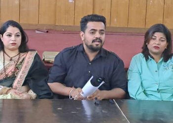 पीड़ित ने पुलिस और आप नेता पर लगाया लाखों की लूट का आरोप