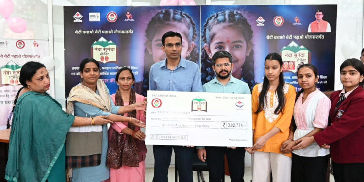 बेटियाँ शिक्षा के प्रति अपनी ज्वाला को जिंदा रखे : डीएम