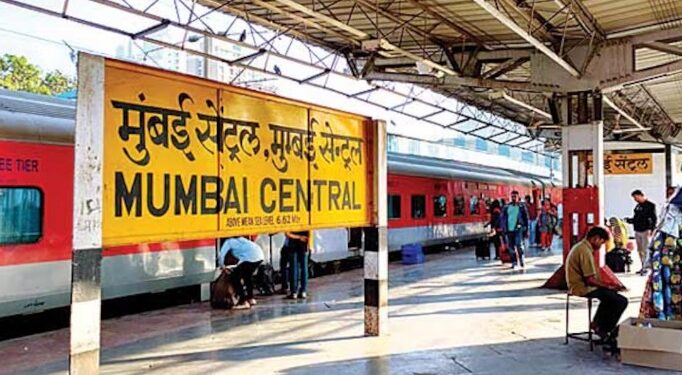 हमेशा पीले रंग में क्यों लिखे जाता है रेलवे स्टेशनों के नाम? संयोग नहीं साइंस है कारण