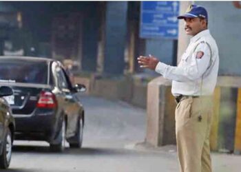 इंदौर पुलिस ने लगा दी बदमाशों की ड्यूटी, चौराहे पर तैनात दिखे चोर-उचक्के