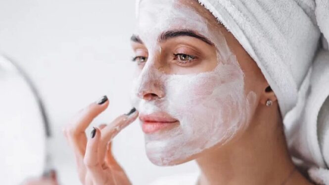 महिलाओं के स्किन केयर प्रोडक्ट्स में छिपे जानलेवा केमिकल, नई स्टडी में हुआ खुलासा