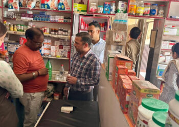 सेफ ड्रग सेफ लाइफ अभियान के तहत मेडिकल स्टोरो का निरीक्षण