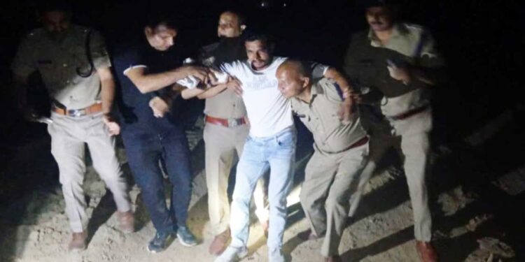 पंचायत में गोली चलाने का आरोपी पुलिस मुठभेड़ में घायल