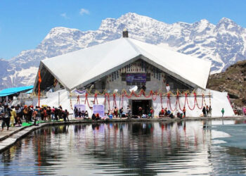 श्रद्धालुओं के दर्शन के लिए खुले हेमकुंड साहिब के कपाट