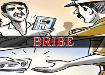 आईएसबीटी चौकी प्रभारी एक लाख रुपये की रिश्वत लेते रंगे हाथ गिरफ्तार