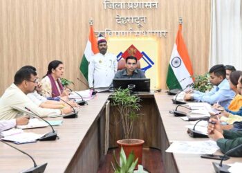 जिले को हर हाल में करना है बाल भिक्षावृत्ति मुक्त : डीएम