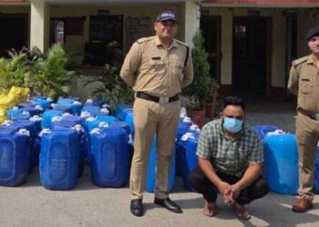 दो हजार लीटर अल्कोहल के साथ एक आरोपी गिरफ्तार