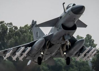 ऑपरेशन सिंदूर में इस फाइटर जेट का हुआ था बुरा हाल, कंपनी के शेयर भी गिरे