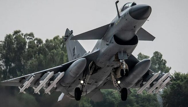 ऑपरेशन सिंदूर में इस फाइटर जेट का हुआ था बुरा हाल, कंपनी के शेयर भी गिरे