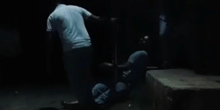 प्रेमिका से मिलने पहुंचे युवक की खंभे से बांधकर धुनाई