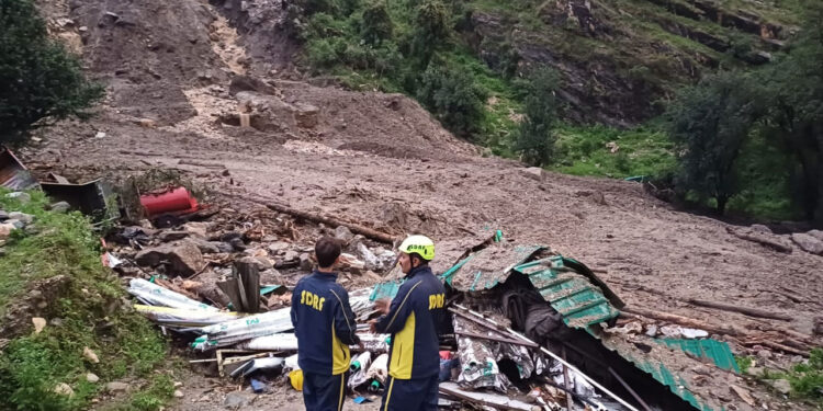 बादल फटने से मची भारी तबाही, नौ मजदूर लापता