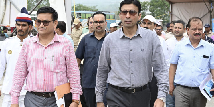 डीएम बंसल ने किया चारधाम यात्रा व्यवस्था का निरीक्षण