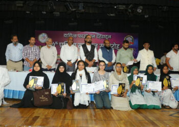 दायित्व फाउंडेशन ने किया 300 मेधावी छात्रों का सम्मान