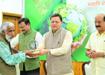 प्रत्येक वन डिवीजन में कम से कम एक हजार फलदार वृक्ष लगाए जाए : सीएम धामी