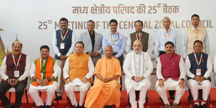 सीमावर्ती क्षेत्रों में सड़क और संचार सुविधाओं का विस्तार जरूरी : धामी