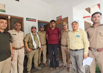 अवैध कटान और वन कर्मियों पर फायर झोंकने का आरोपी दबोचा, पांच अन्य फरार