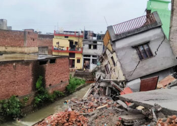 भारी बारिश के कारण दो मकान जमींदोज