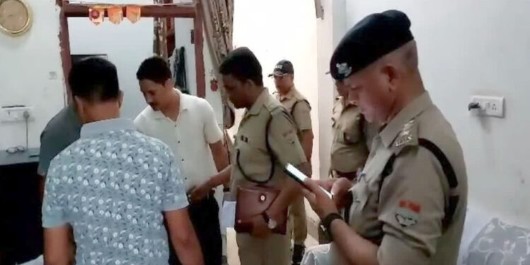 गृह क्लेश में पति ने पत्नी की हत्या कर की खुदकुशी