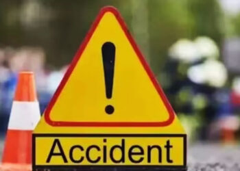 ई-रिक्शा से तेज रफ्तार कार की टक्कर, एक की मौत, तीन गंभीर