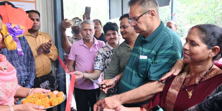 श्रमिक सुविधा केन्द्र में श्रमिकों को मिलेगी कई प्रकार की सुविधाऐं : गणेश जोशी