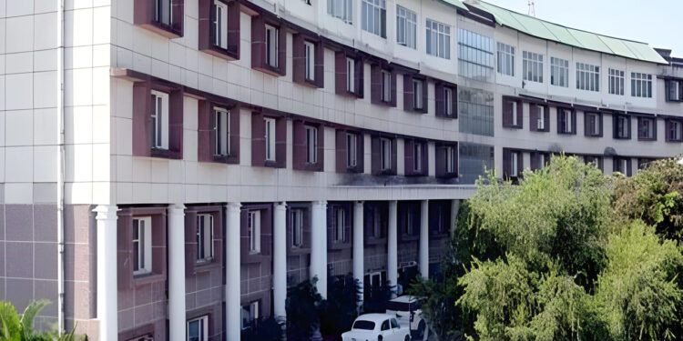 पांच आईएएस अधिकारियों के दायित्वों में फेरबदल