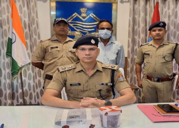 कुत्ते को लेकर विवाद में महिला को मारी गोली