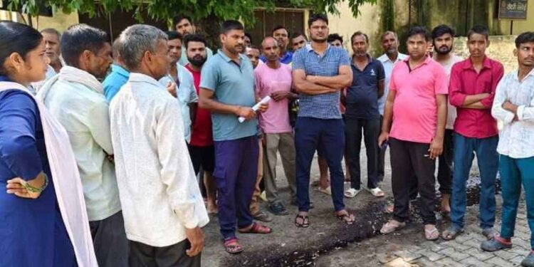 बीएसएफ जवान के पिता की चाकुओं से गोदकर हत्या