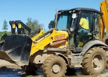 प्रेमनगर में मजार पर चला बुलडोजर