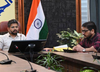 त्रिस्तरीय पंचायत चुनाव को लेकर कर्मियों का हुआ पहला रेंडमाइजेशन