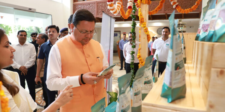 मुख्यमंत्री ने किया ‘हाउस ऑफ हिमालयाज’ आउटलेट का उद्घाटन