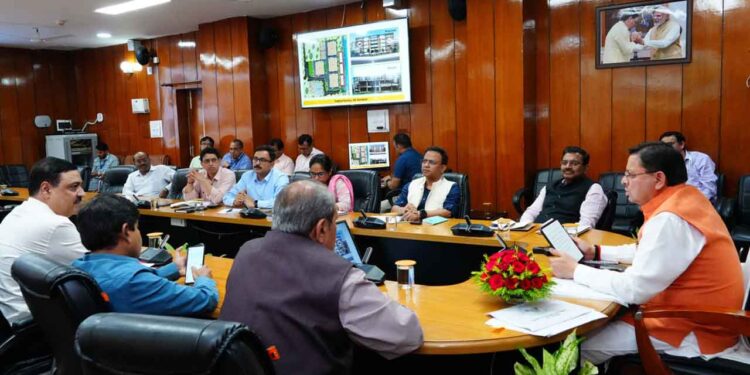 मुख्यमंत्री धामी ने लोक निर्माण विभाग की गेम चेंजर योजनाओं की समीक्षा बैठक की