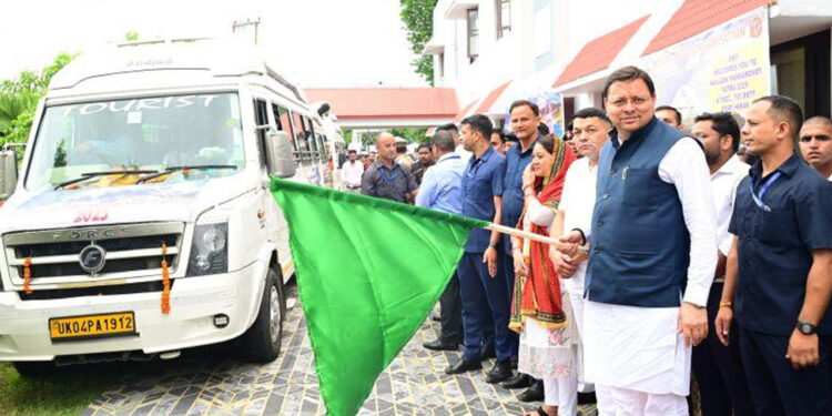 मुख्यमंत्री ने कैलाश मानसरोवर यात्रा के पहले दल को हरी झंडी दिखाकर किया रवाना