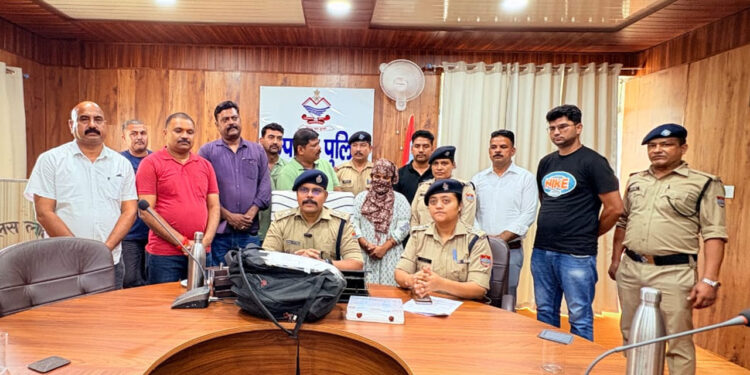 10 करोड़ की एमडीएमए ड्रग्स के साथ महिला गिरफ्तार