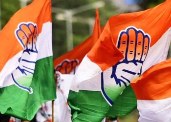 कांग्रेस ने तीन नेताओं को दिखाया बाहर का रास्ता