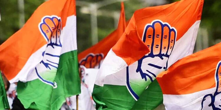 कांग्रेस ने तीन नेताओं को दिखाया बाहर का रास्ता